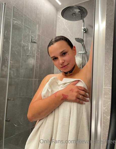 kevandcelifree star art picture