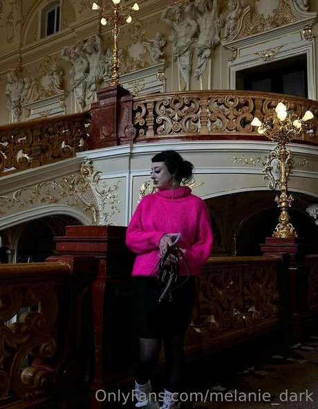 melanie dark model hot pic