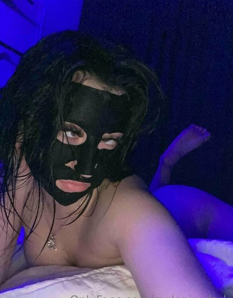 melanie dark naked model photos