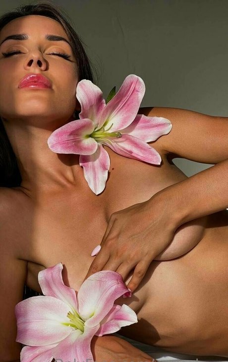 carla love nice actress img