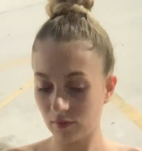 playhouse beautiful model pic