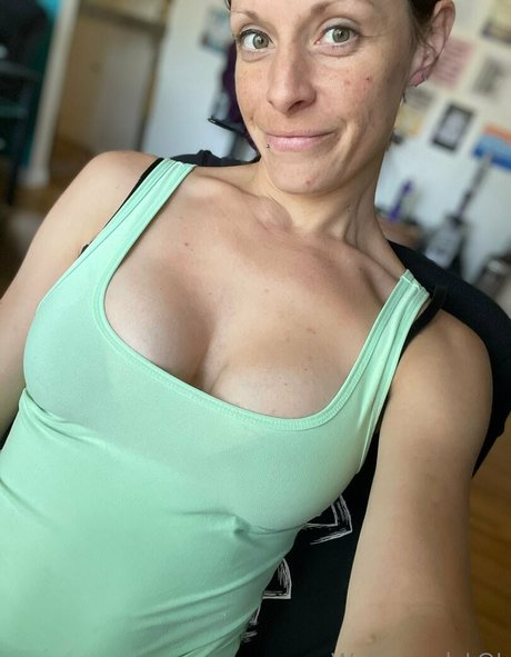 naughtyjeeper801f model beautiful photos