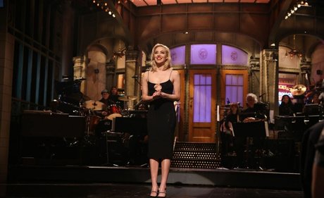 Aubrey Plaza nude model img