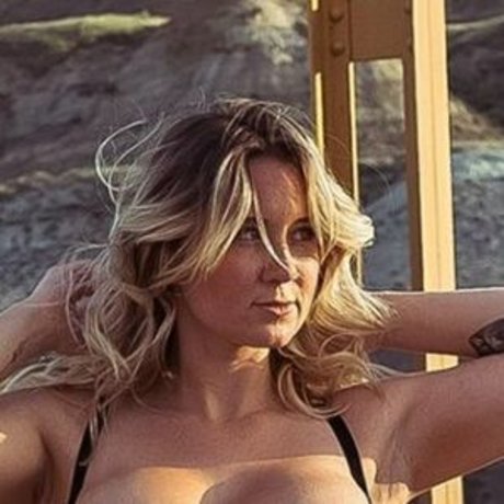 Lynn St Jean pornstar exclusive pictures