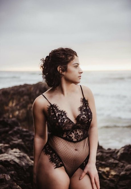 elonababyy model hot pictures