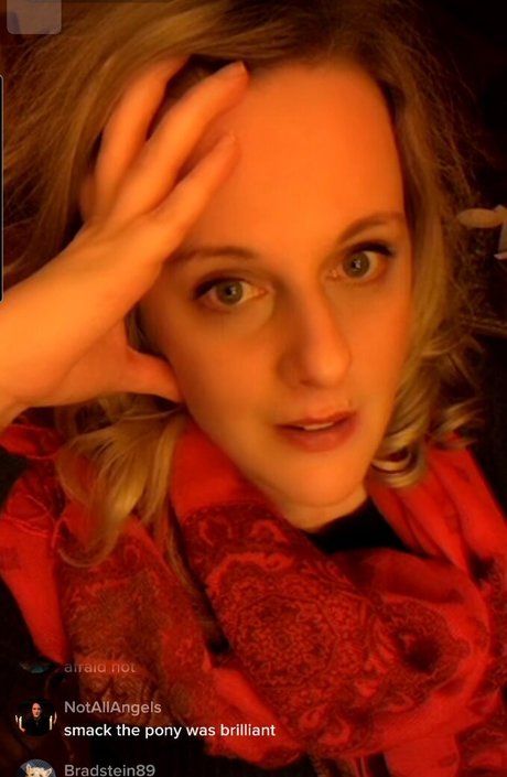 Tan Smith model high quality picture