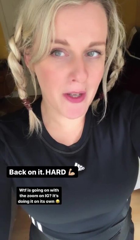 Tan Smith hot actress gallery