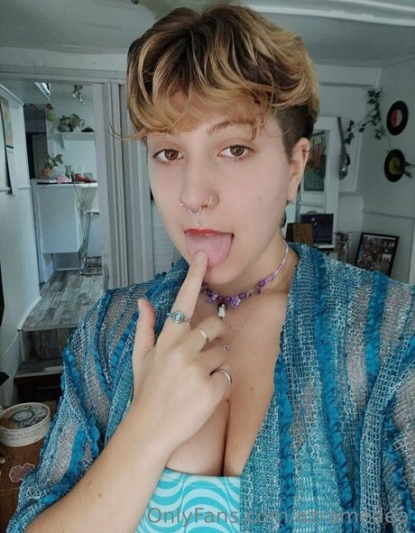 azramedea erotic pornstar pictures