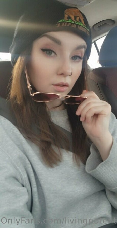 livingpotential nice model photo