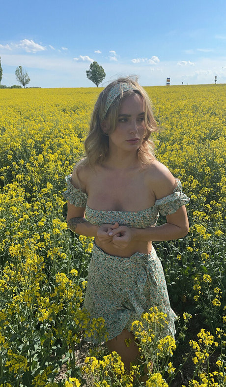 Juliaroemmelt naked pornstar pic