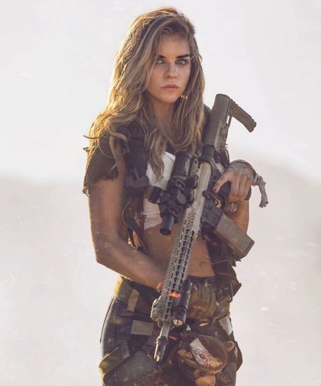 Girls With Guns sexy model galleries