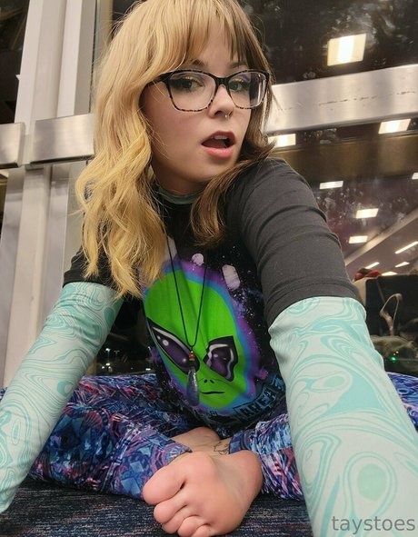 taystoes pretty model photo