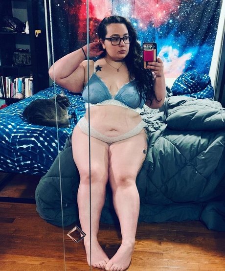 Larger Ladies nice actress photo