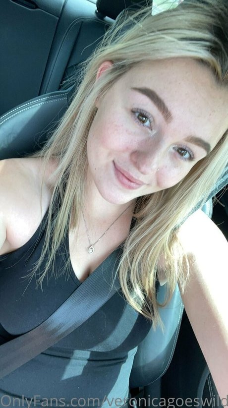 veronicagoeswild pornographic actress pic