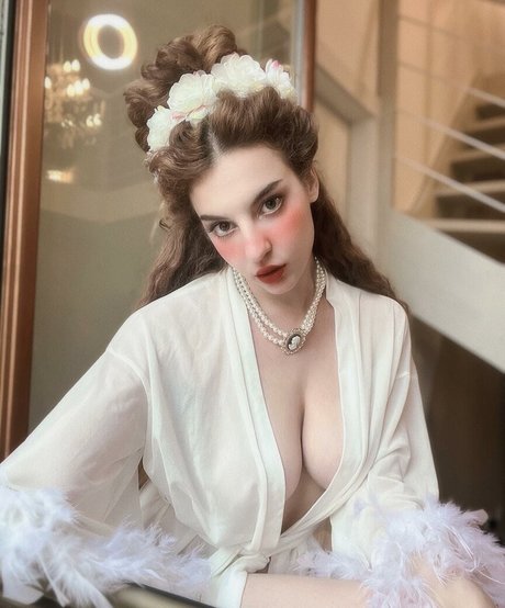 Symposiarcha nude star pics