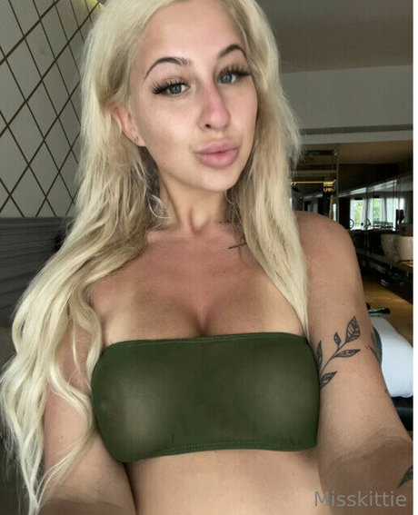 Allieerex hot pornstar image