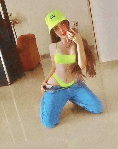 Pausotort model naked img