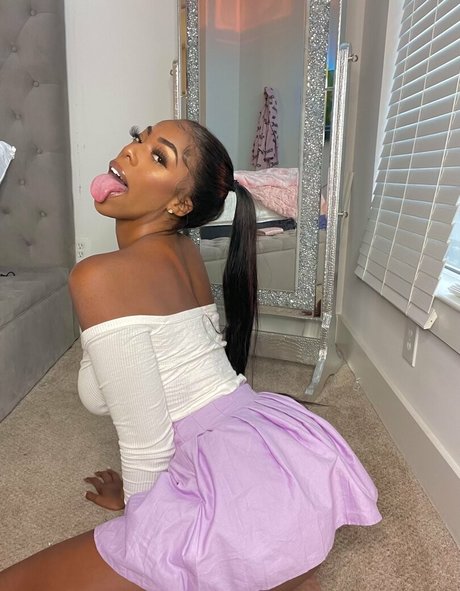 babygirlnaomii model nudes img