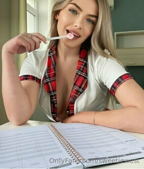 sweetiewest perfect actress photos