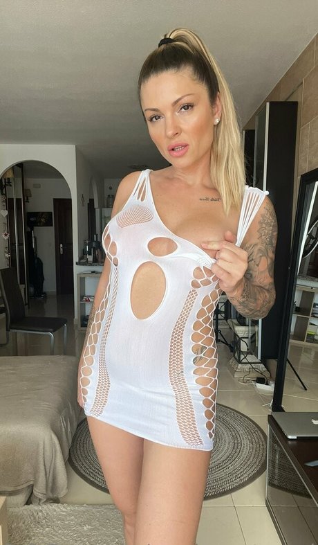 sarahmontanavip nudes model pic