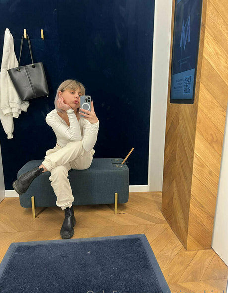 arianabird xxx model pictures