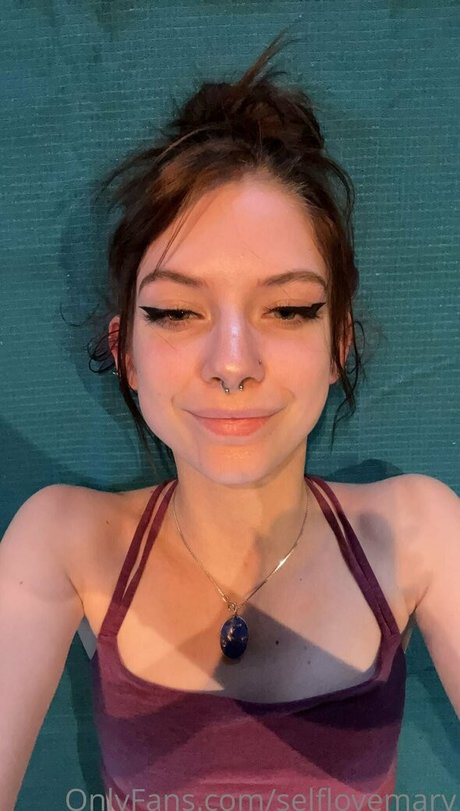 selflovesage sexy model pic