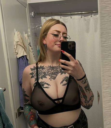 rippingthroughflesh nude pornstar pic