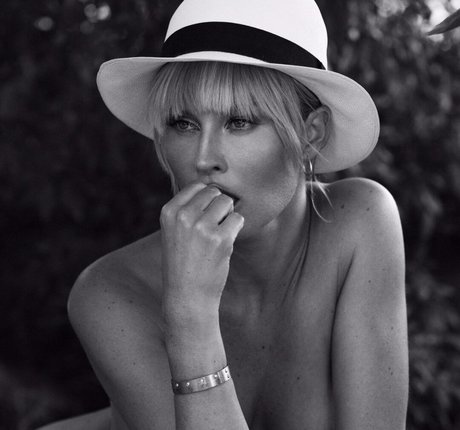 Onlysimonafans pornographic actress gallery