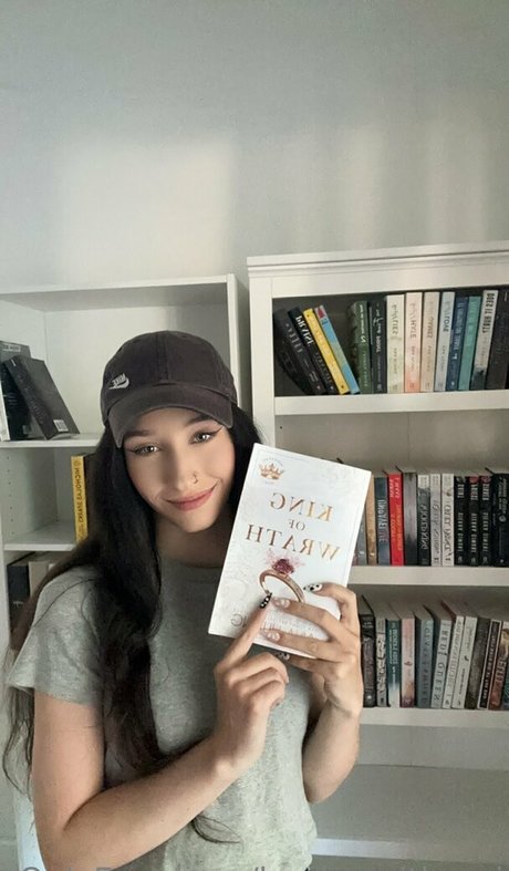 books withaeri exclusive model photo