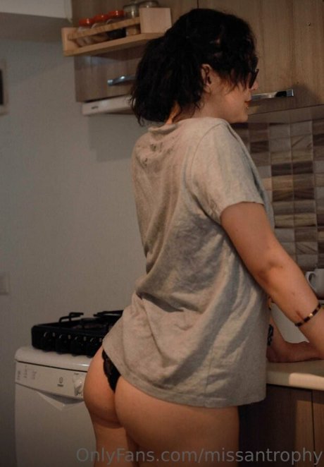 Damkina star nude image