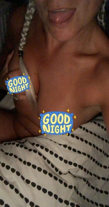 ukhotwifecouple model sexy pictures