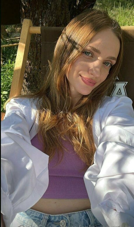 crln carolyn pretty star pics