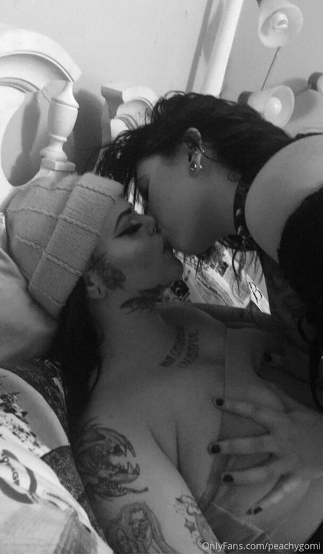 doing peachy model nudes img