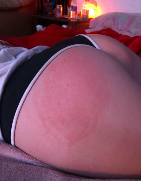 doing peachy model hot pictures