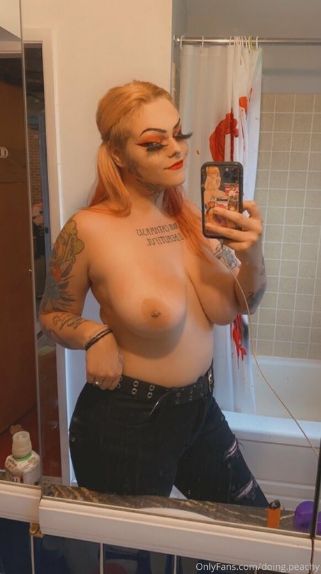 doing peachy nudes pornstar image
