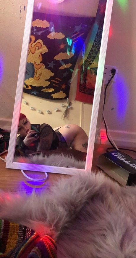 doing peachy pornstar erotic image