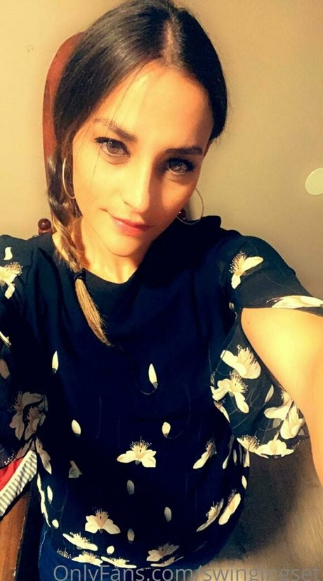 swingingset actress picture