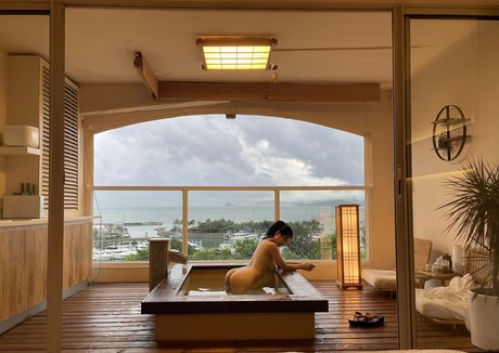 Luvian Ben Neng model hot pics