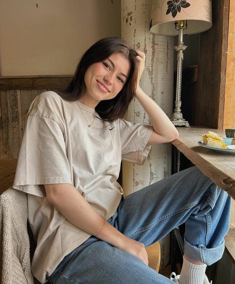 famous female onlyfans nudes galleries