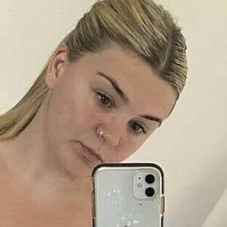 Hollie Jakeway star naked pic