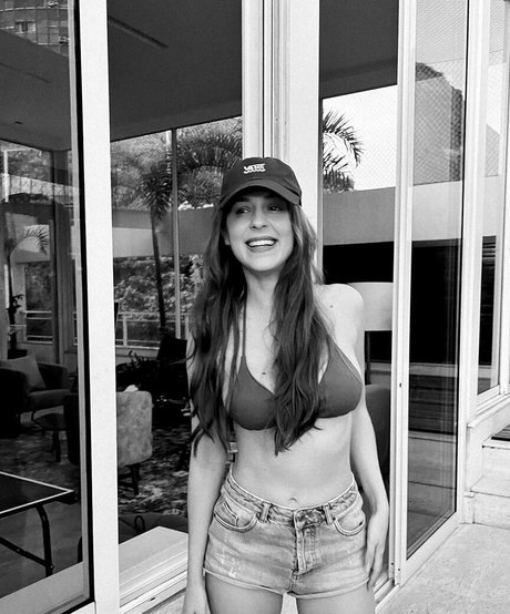 Sophia Abrahao model pornographic photo