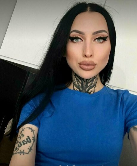 weryberry naked model galleries