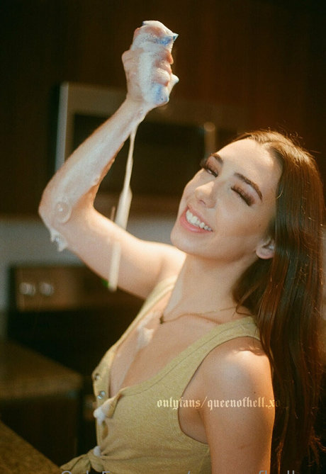 queenofhell xo model xxx img