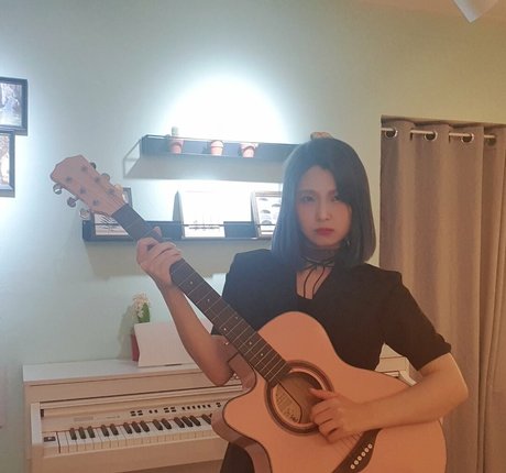 HAchubby model sexy images