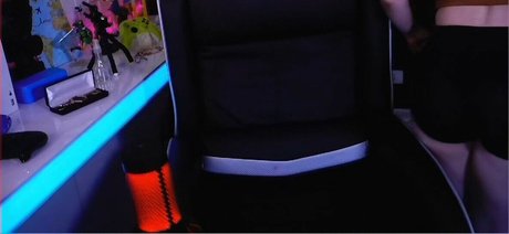 Haru Jiggly nude actress pics