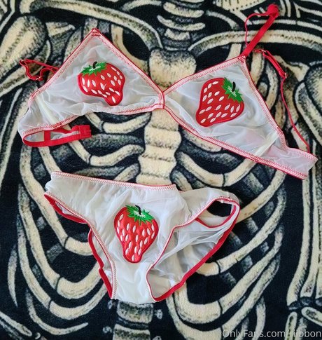 riibbon pornographic model pic