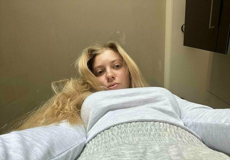 ellybloom vip pornstar nudes gallery