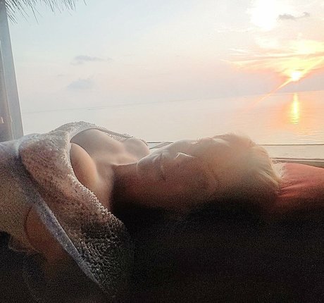 Renata Fan hd model photos