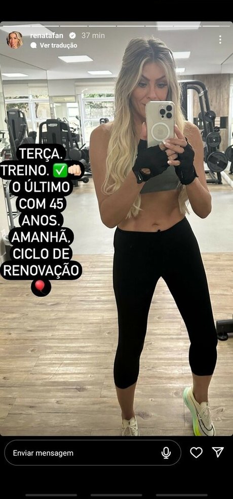 Renata Fan model top image