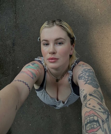 Ireland Baldwin erotic star photo